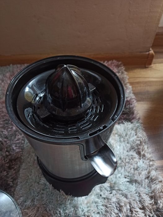 Sprzedam wyciskarkę do owoców