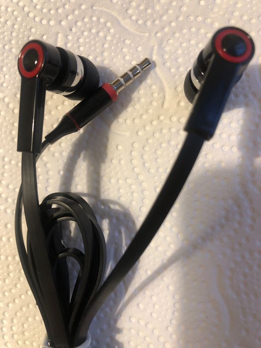 Słuchawki stereo z mikrofonem do telefonów, mp3 i innych urządzeń, Płaski kabel (JAK NOWE)