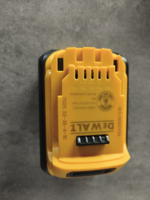 Nowa DeWalt 9.0 AH