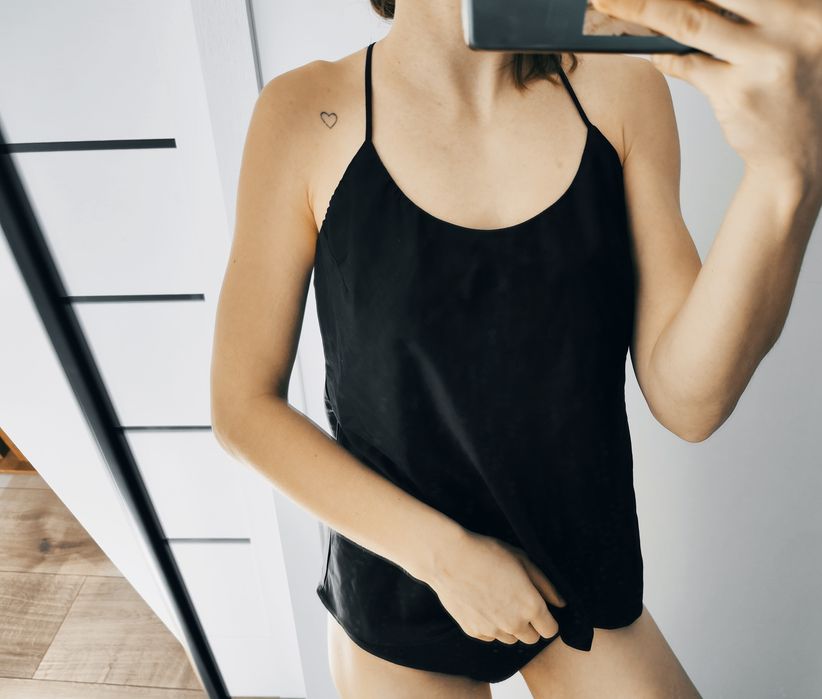 Koszulka śliska miły materiał czarna