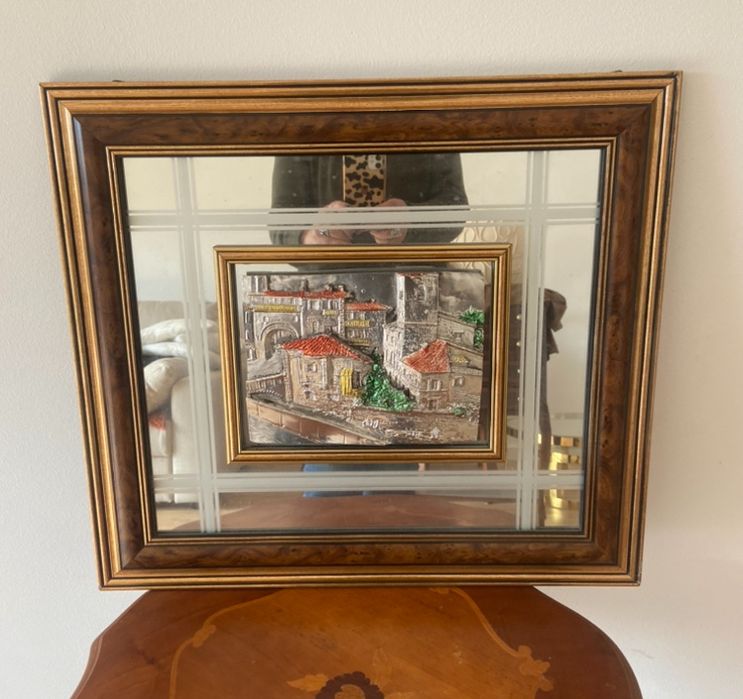 Quadro com desenho em relevo espelhado