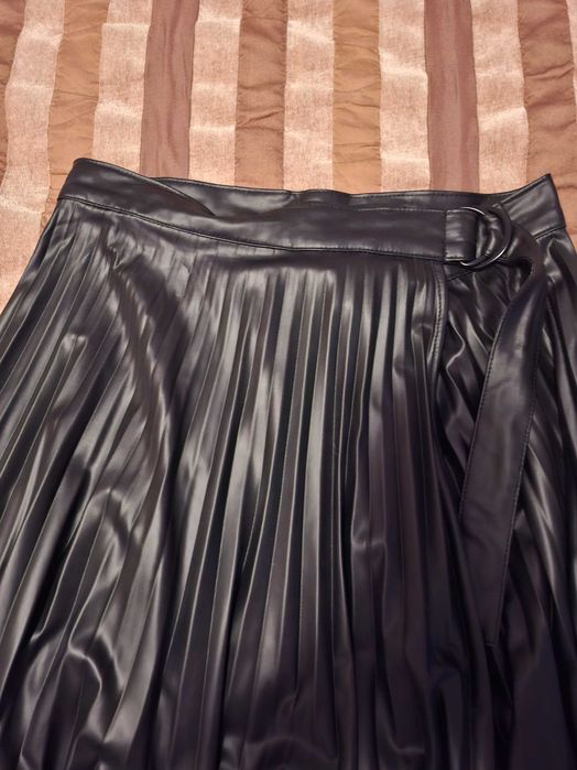 Maxi saia pregas em polipele Zara