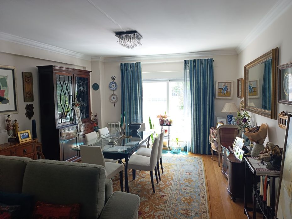 T2 Avenida do Colégio Militar c/garagem