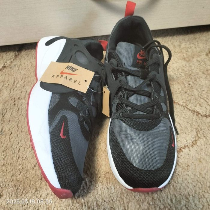 Продам кроссовки фирмы NIKE