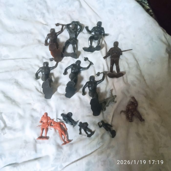 Продам солдатиков неардарлитацы и не только.