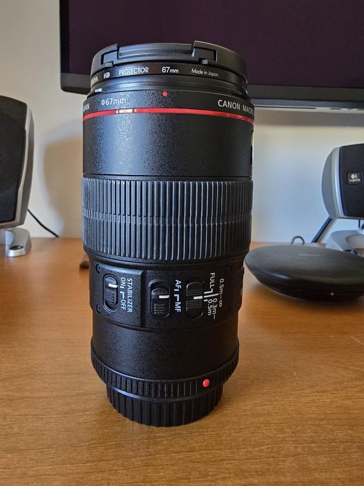 Objetiva Canon EF 100mm f/2.8L Macro IS USM