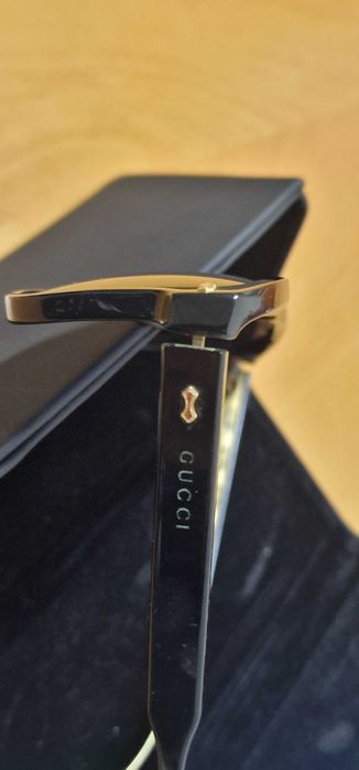 Gucci. sem marcas de uso, como novo