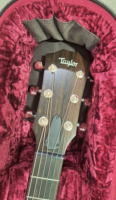 Guitarra Taylor AD22e made in USA + Taylor Sense