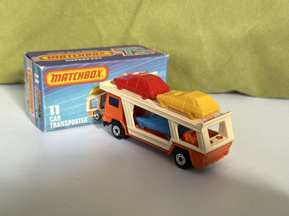 Matchbox Superfast 11 Car Transporter z autkami