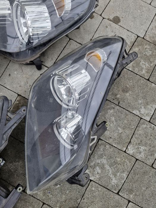 Фара ліва права фари Opel Astra H 2004-2012 чорна опель астра н