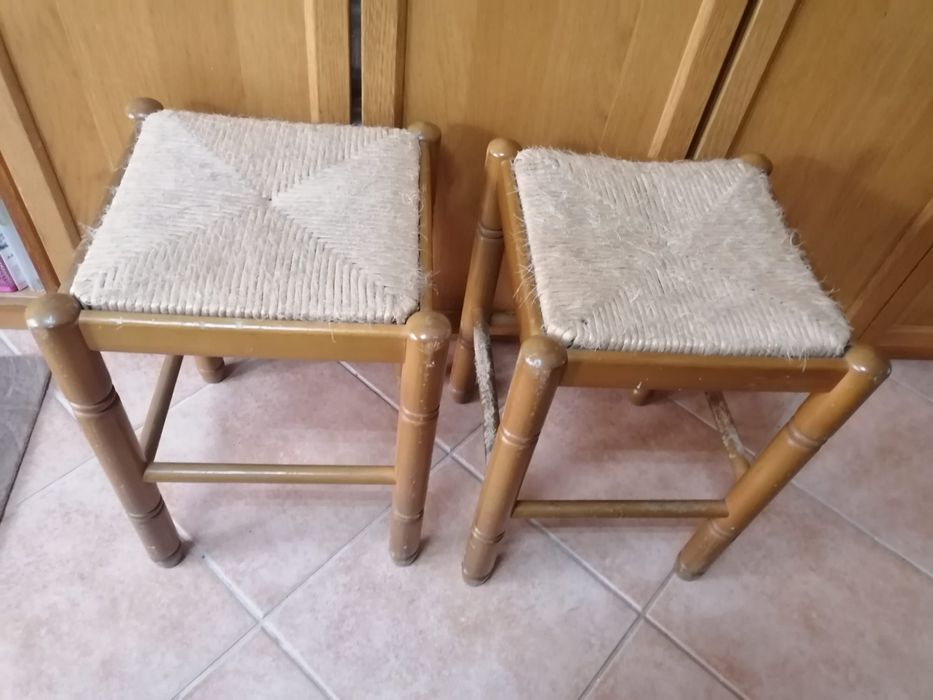 Mesa + 6 cadeiras + 2 bancos