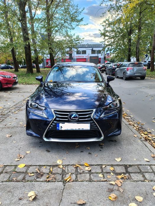 Автомобіль Lexus IS 300h Hybrid 2018