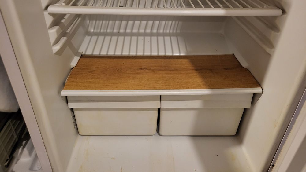 Lodówka mała z zamrażalnikiem