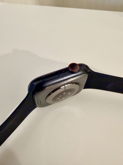 Apple Watch 8 GPS + Cellular