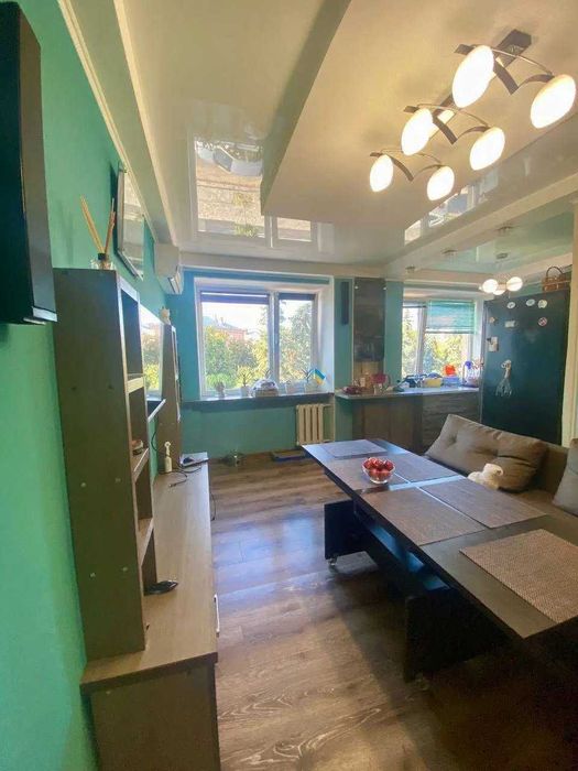 3-кімнатна квартира в самому центрі — 72 м², Свіжий ремонт, Цегла