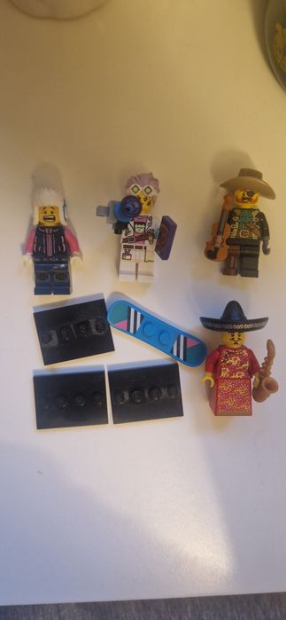 4 różne minifigurki lego