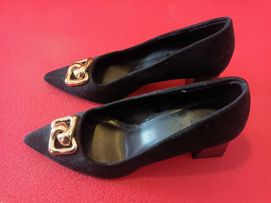 - Women's black shoes, size 38 / €8.64738048361987120
