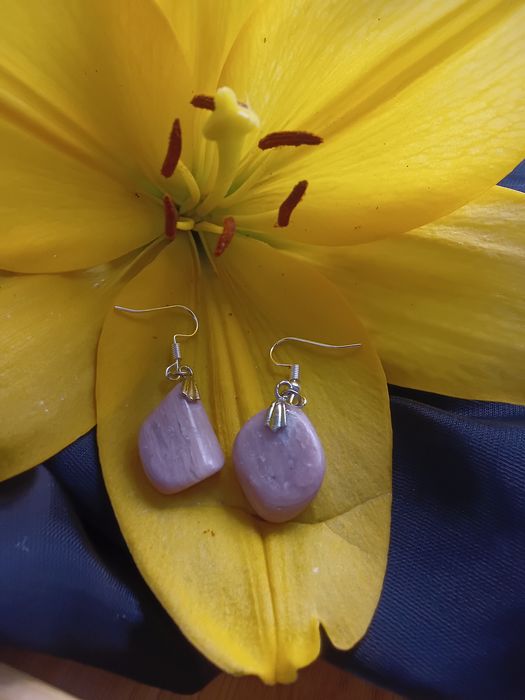 Brincos Artesanais com Pedras Naturais de Tulipa – Exclusividade e Ele