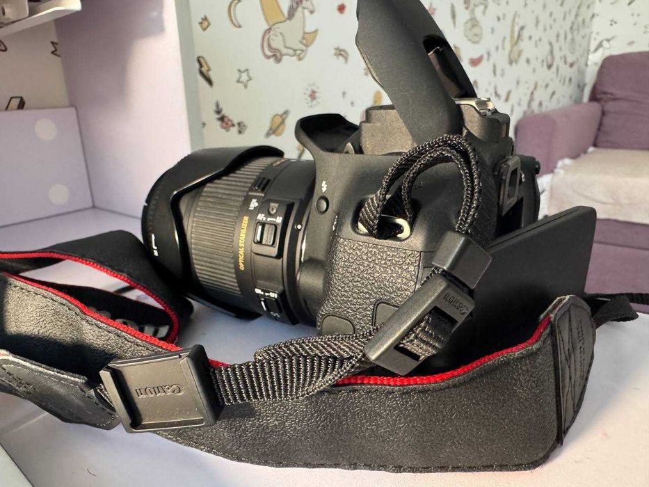 Цифрова дзеркальна камера Canon EOS Kiss X7i (EOS 700D , Rebel T5i)