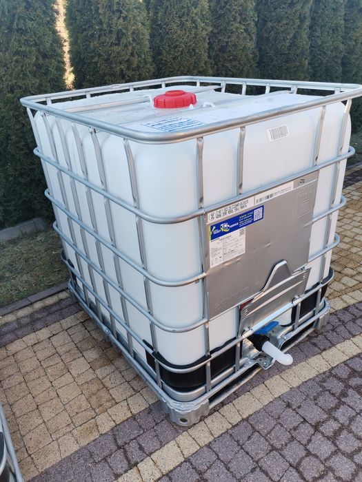 Zbiornik mauzer 1000 litrów czysty jak nowy na metalowej podstawie