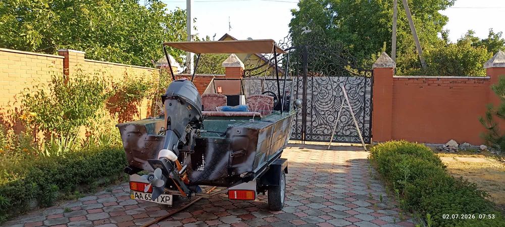Продам човен з мотором і лафетом