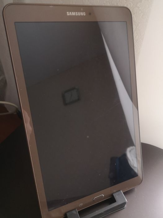 Планшет Samsung sm t561, 9.6 дюймів, 1.5озу, сім, чохол, без звуку