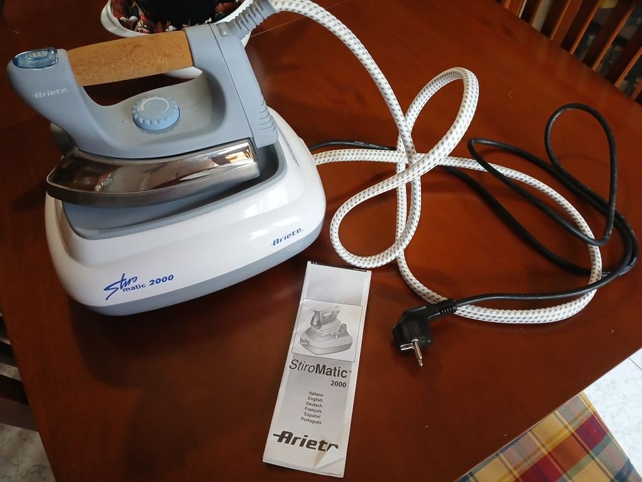 Ferro de engomar com caldeira marca Ariete