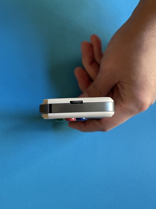 Pocket GO портативна консоль