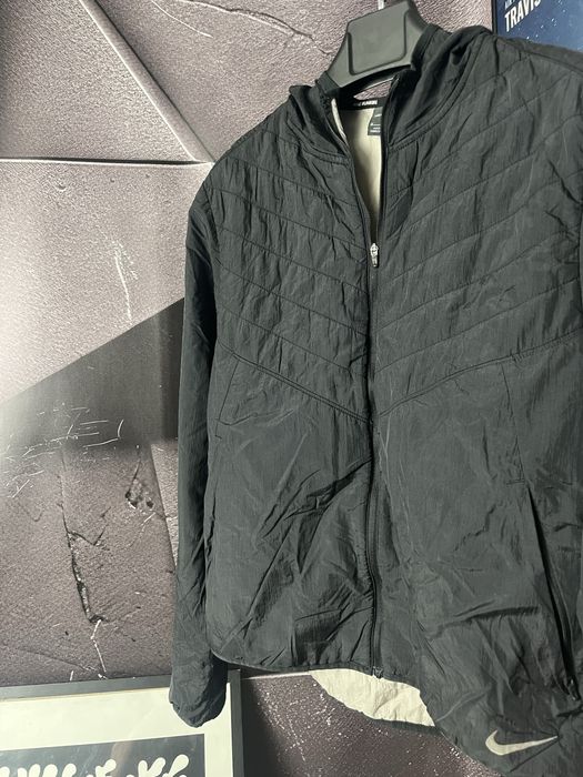 Легенька курточка Nike Aeroplayer
