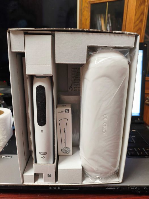 Oral B szczoteczka magnetyczna IO series 5 biała