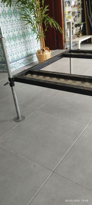 Plataforma pesca , 85 por 96 cm com pés reguláveis
