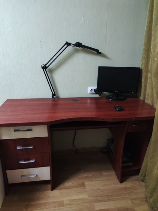 Стол компьютерный