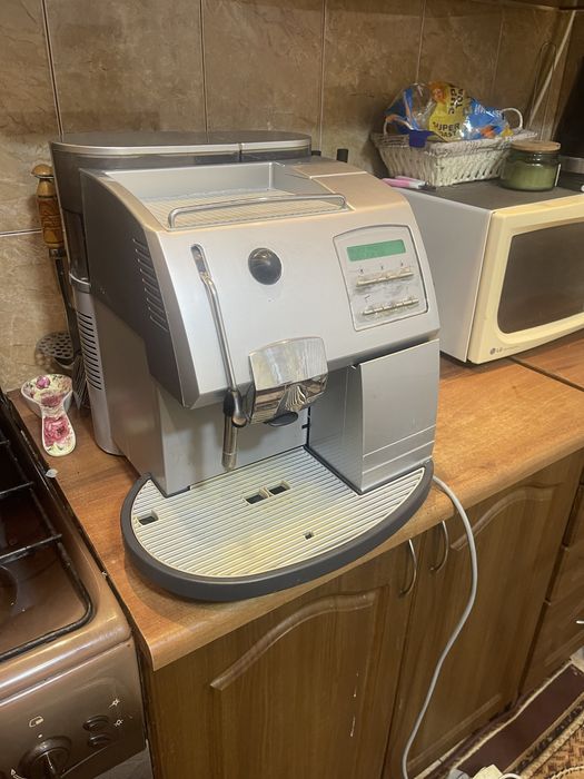 Кавомашина saeco magic comfort