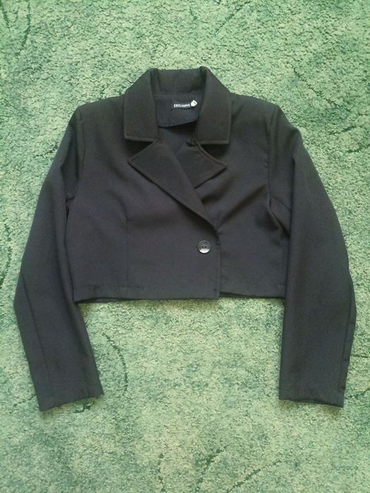 Жіночий класичний костюм