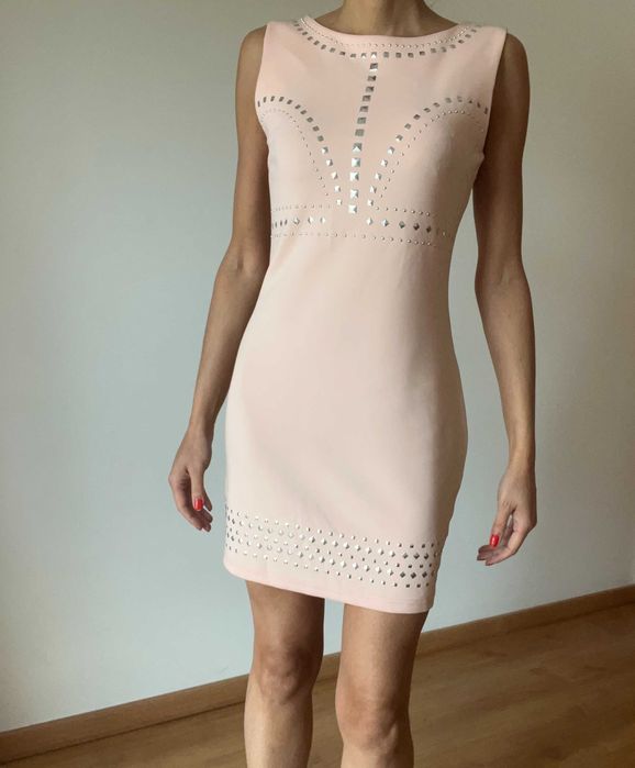 Vestido Rosa Claro com Detalhes em Metal