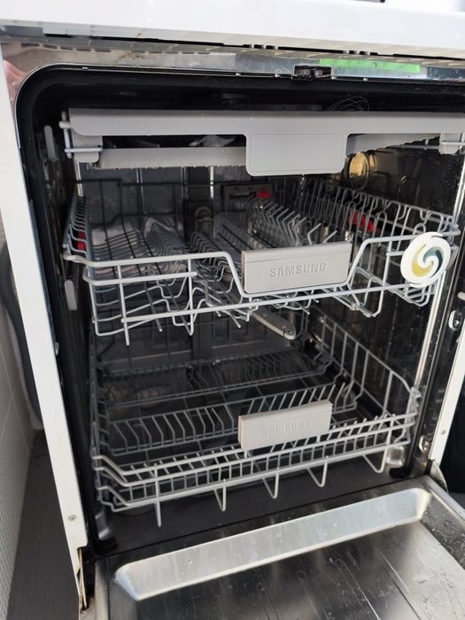 Máquina de lavar loiça Samsung - 14 conjuntos