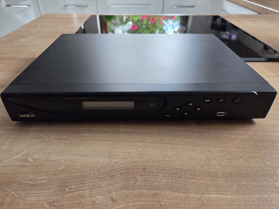 Rejestrator kamer Novus model NVR-3408POE-H2.