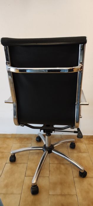 Cadeira com rodas preta