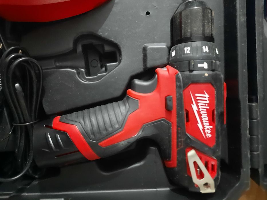 Aparafusadora Milwaukee M12 BPD