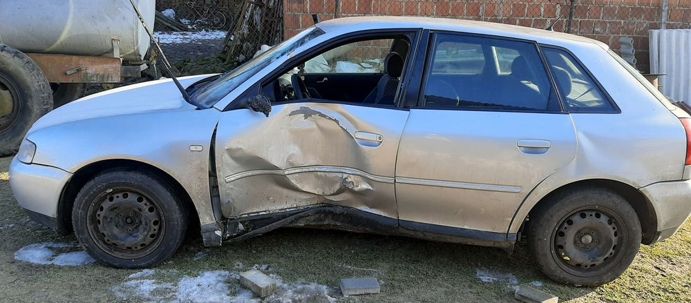 Audi a3 w całośc na czesci, uszkodzone