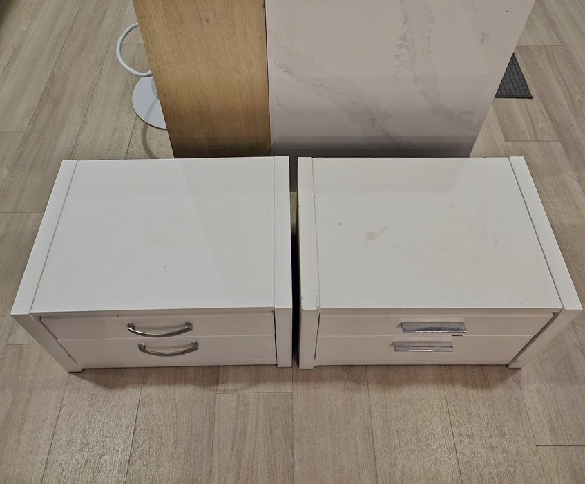 Vende-se conjunto de mesas de cabeceira