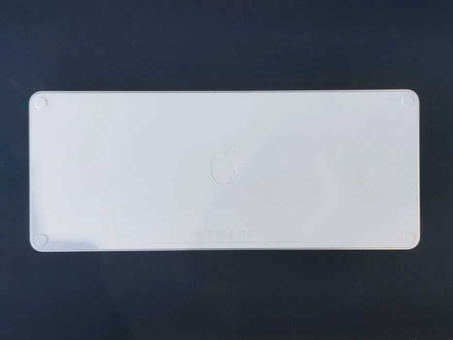 Apple Magic Keyboard (A3203) USB-C - Branco (Ótimo Estado)