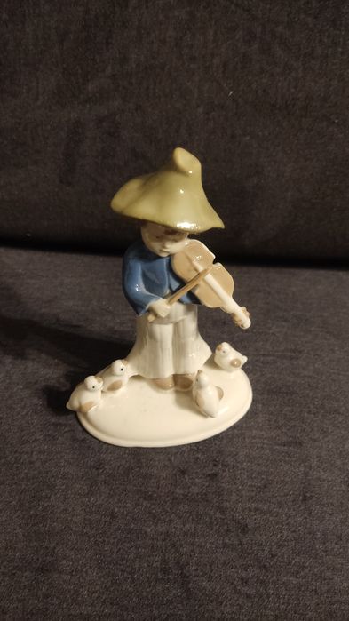 Porcelanowa sygnowana niemiecka figurka