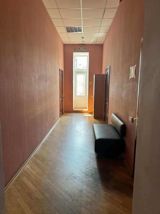 (7) Продам комерційне приміщення в Центрі міста 0102
