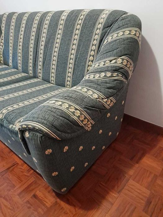 Sofá Cama Tecido Verde Amarelo + 2 Capas + 2 Almofadas