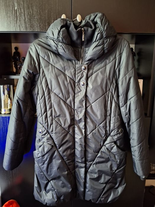 Dłuższa czarna kurteczka