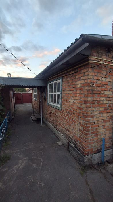 Продам цегляний будинок