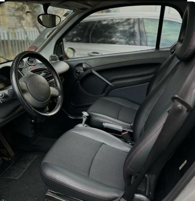 Smart fortwo alcatifa preta