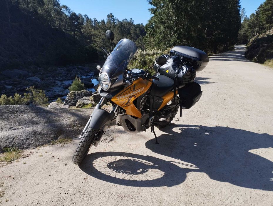 Honda Transalp 700 com ABS de 2010 com 36800 km, revisão com substituição de oleo, filtro do ar e transmição completa aos 36250km