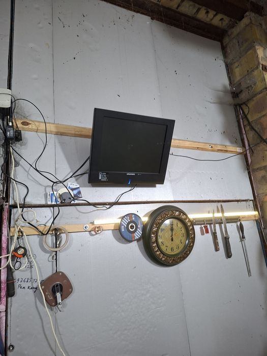 Телевизор маленький